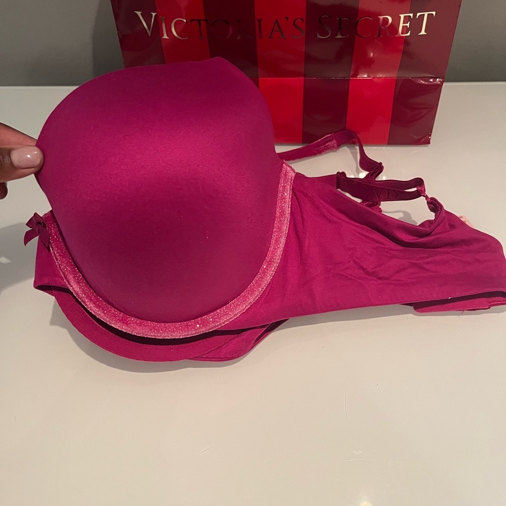 Victoria Secret Bra - Picture 7 of 15